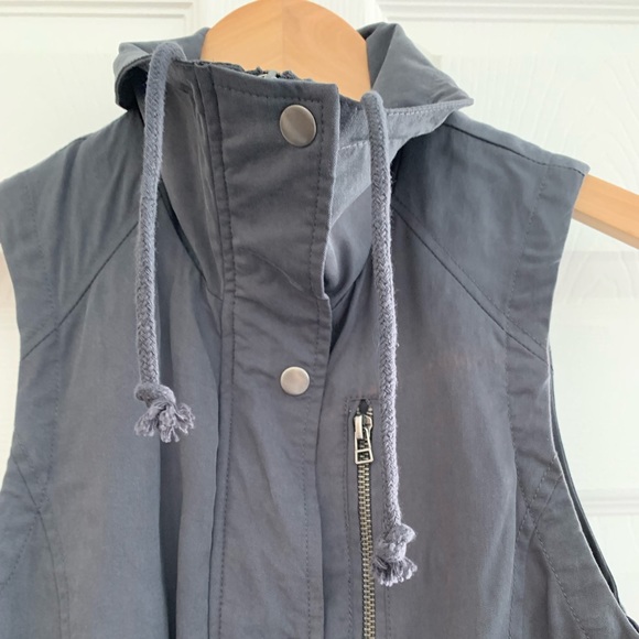 JOLT Utility Vest - Picture 7 of 10